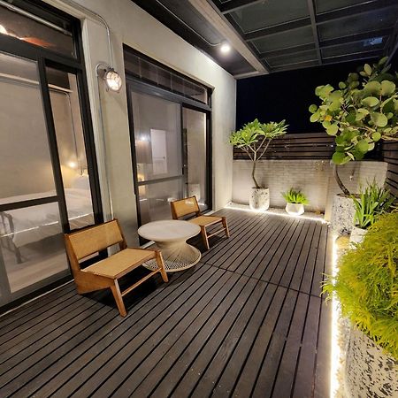 The Retro Tai-Pan Hotel Tainan Bagian luar foto
