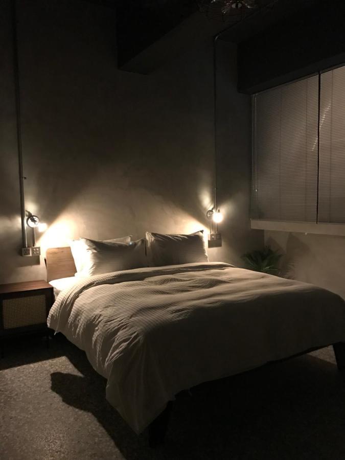 The Retro Tai-Pan Hotel Tainan Bagian luar foto