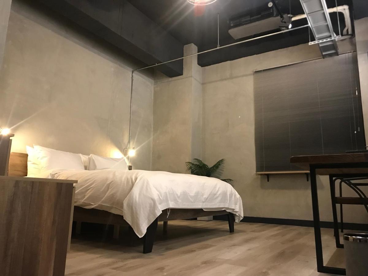 The Retro Tai-Pan Hotel Tainan Bagian luar foto