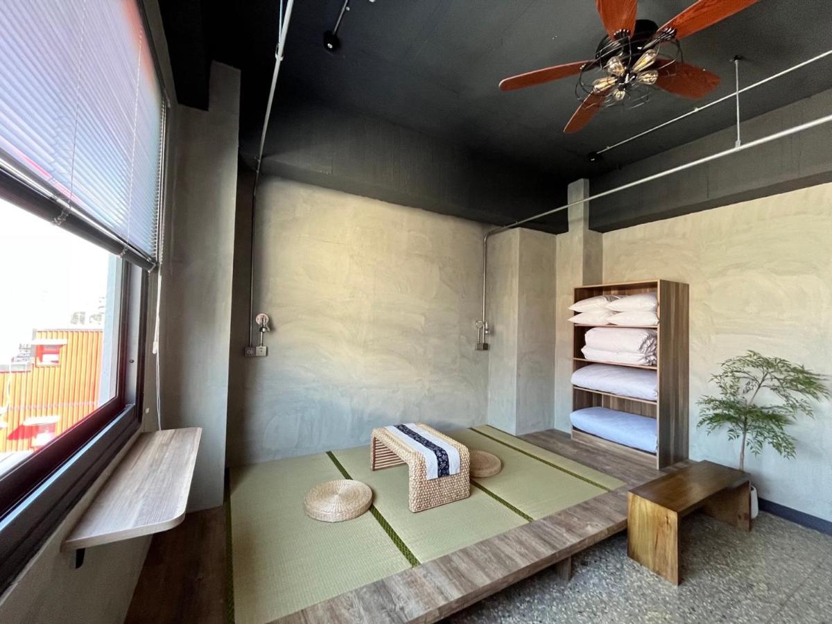 The Retro Tai-Pan Hotel Tainan Bagian luar foto