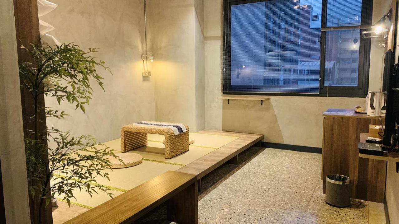 The Retro Tai-Pan Hotel Tainan Bagian luar foto