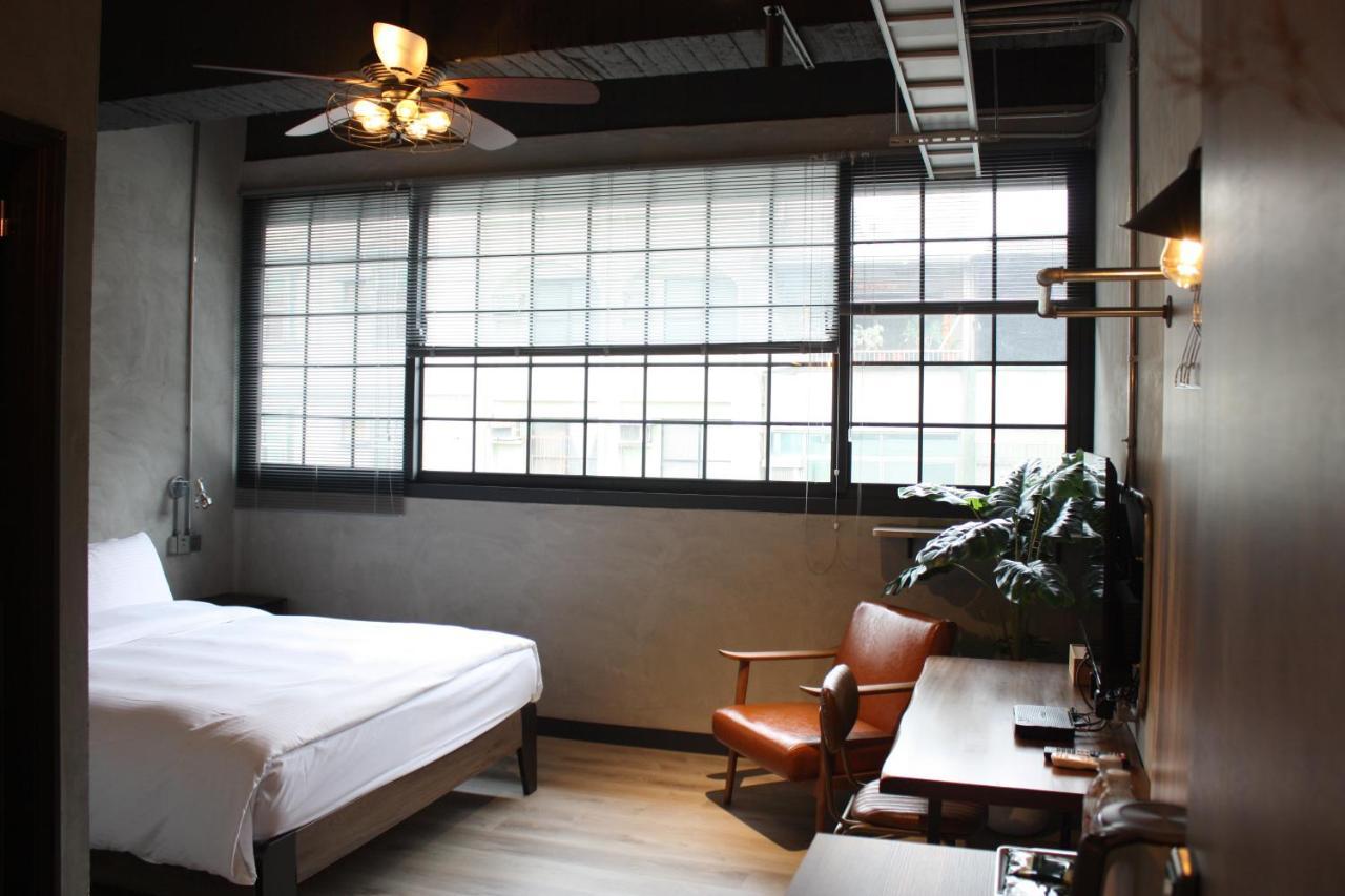 The Retro Tai-Pan Hotel Tainan Bagian luar foto
