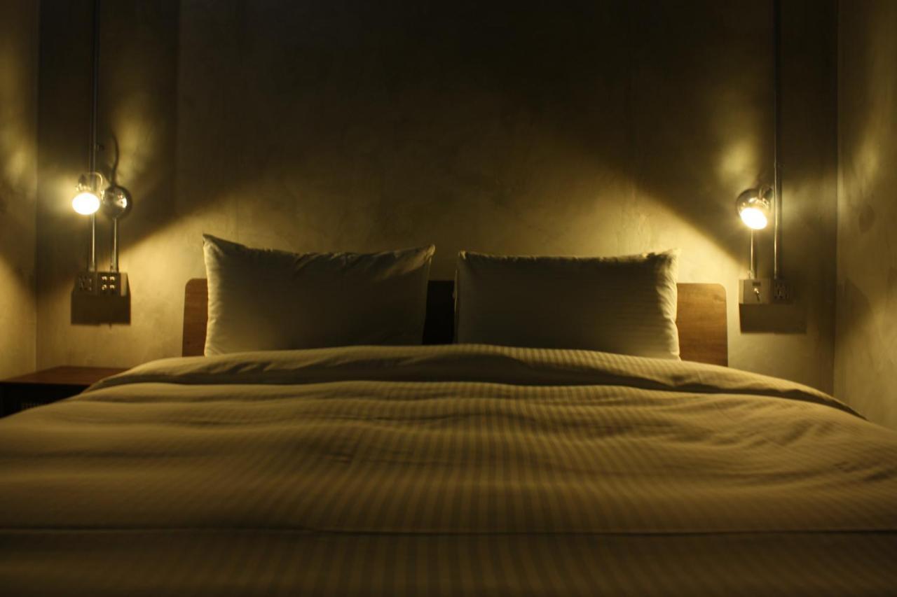 The Retro Tai-Pan Hotel Tainan Bagian luar foto