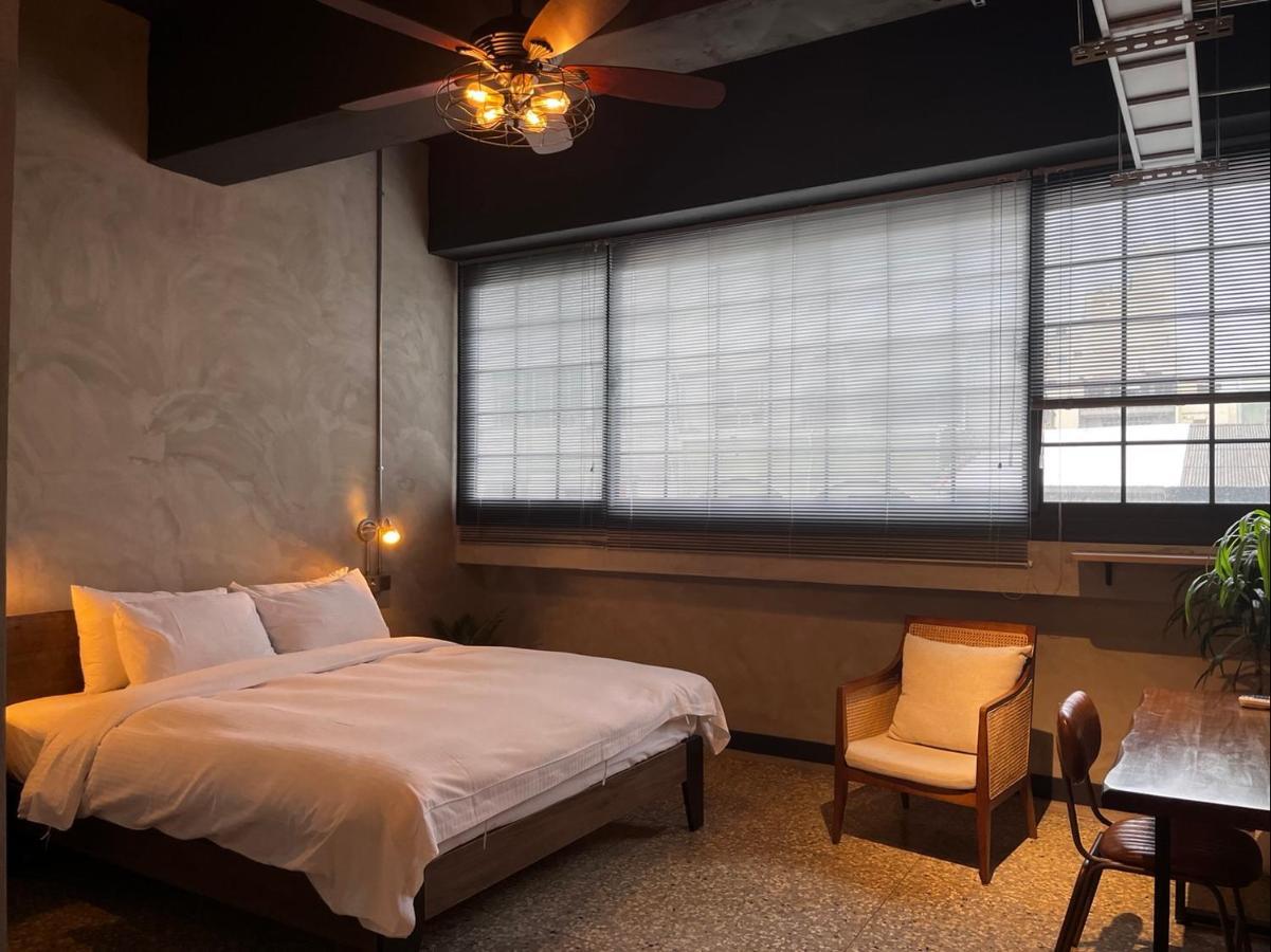 The Retro Tai-Pan Hotel Tainan Bagian luar foto