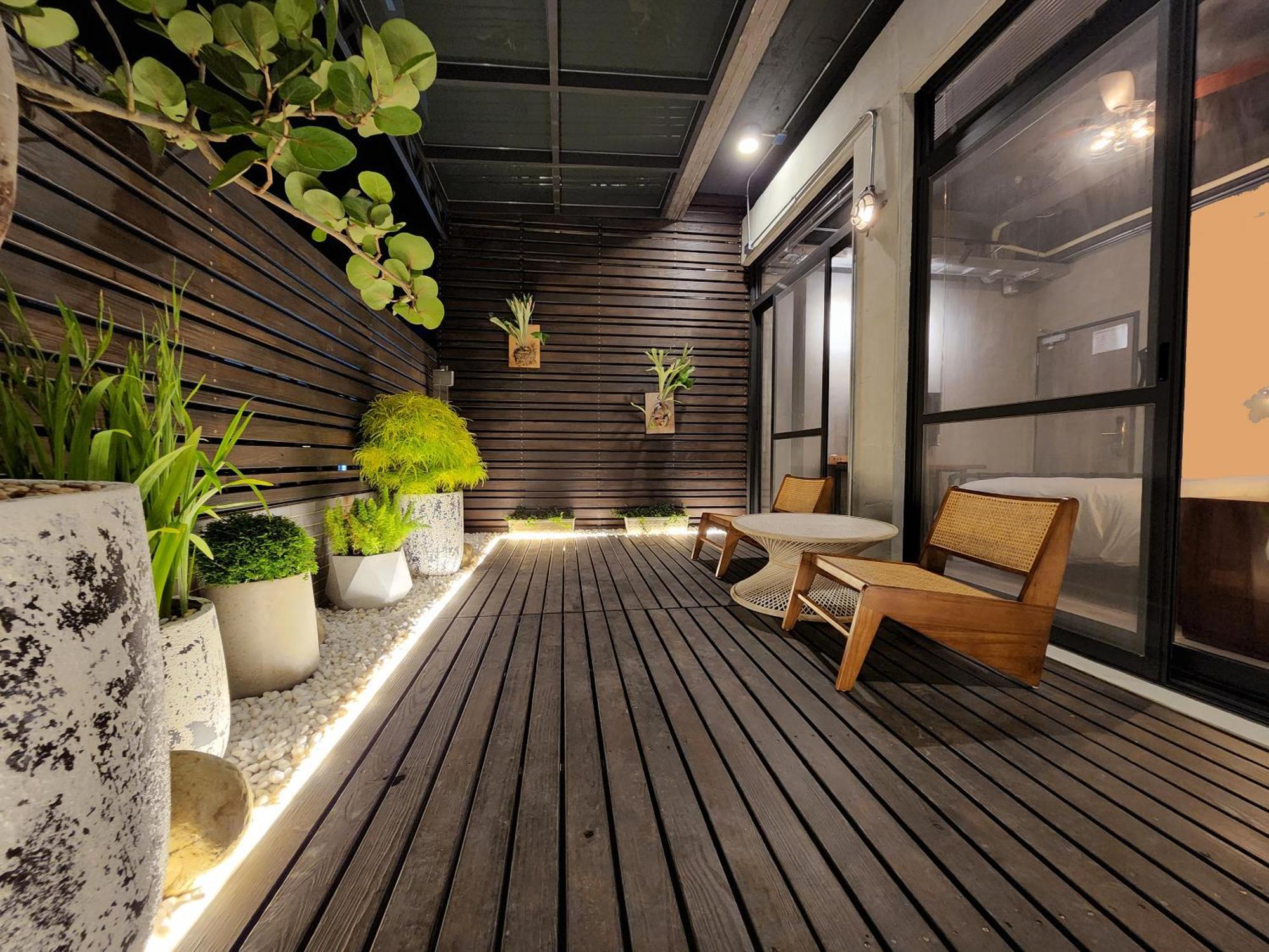 The Retro Tai-Pan Hotel Tainan Bagian luar foto