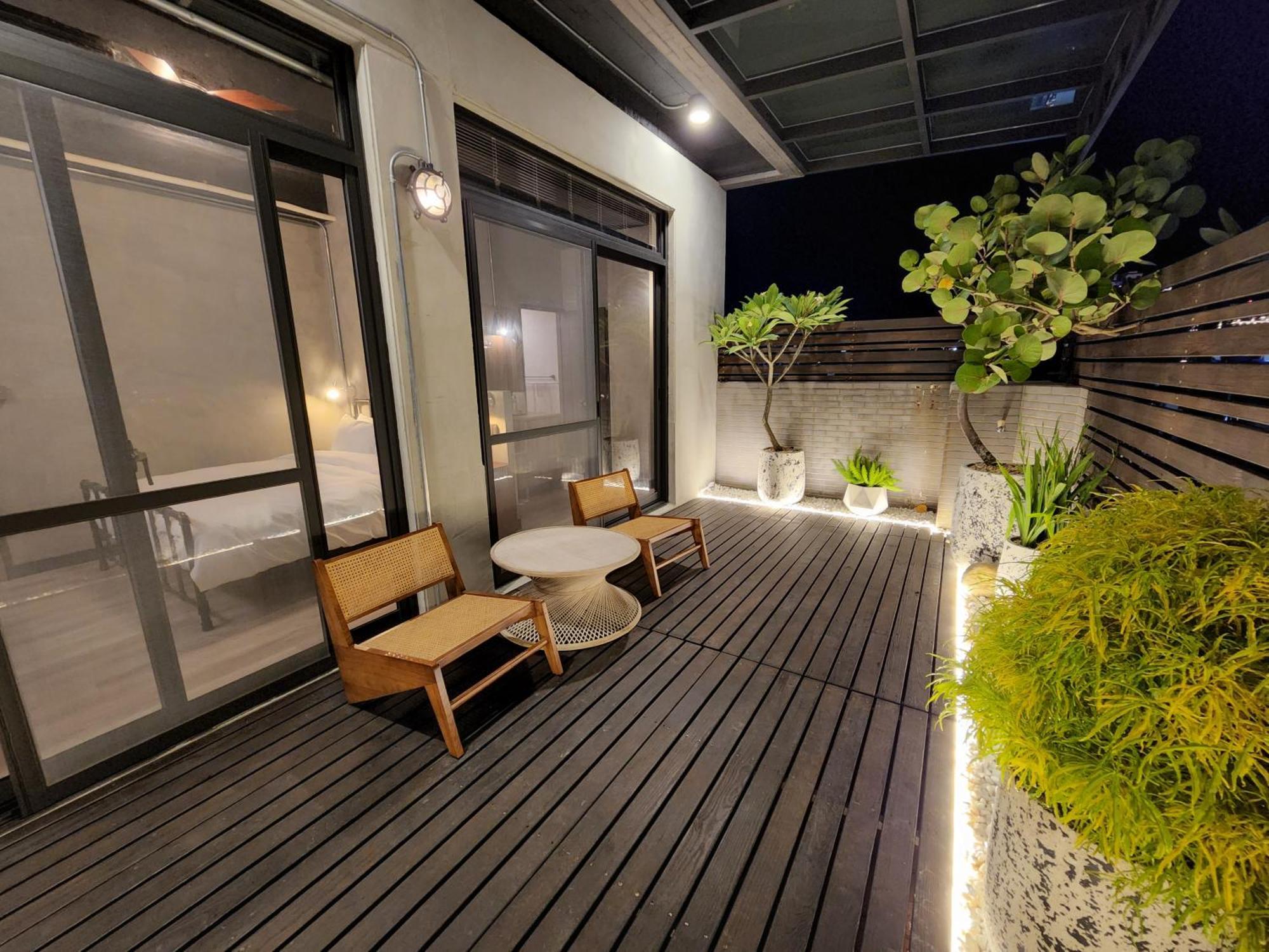The Retro Tai-Pan Hotel Tainan Bagian luar foto